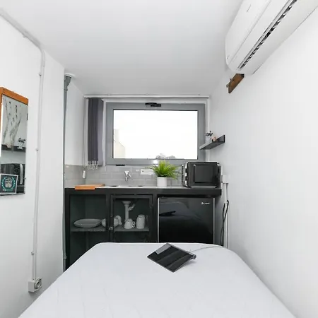 Monastiraki Citycenter Sleepbox- Unspoiled Athens Apartments Buitenkant foto